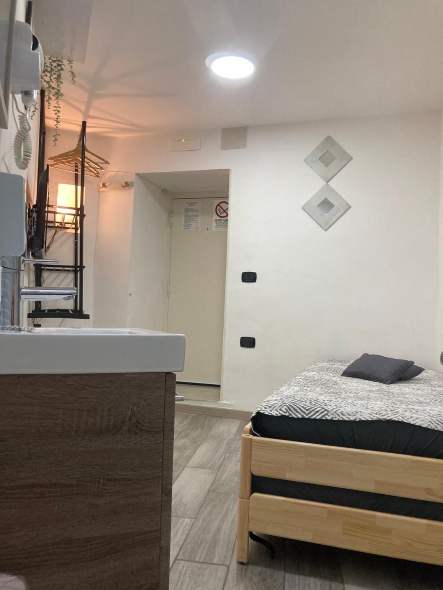 Bed and Breakfast Napoli Central Nest Екстер'єр фото